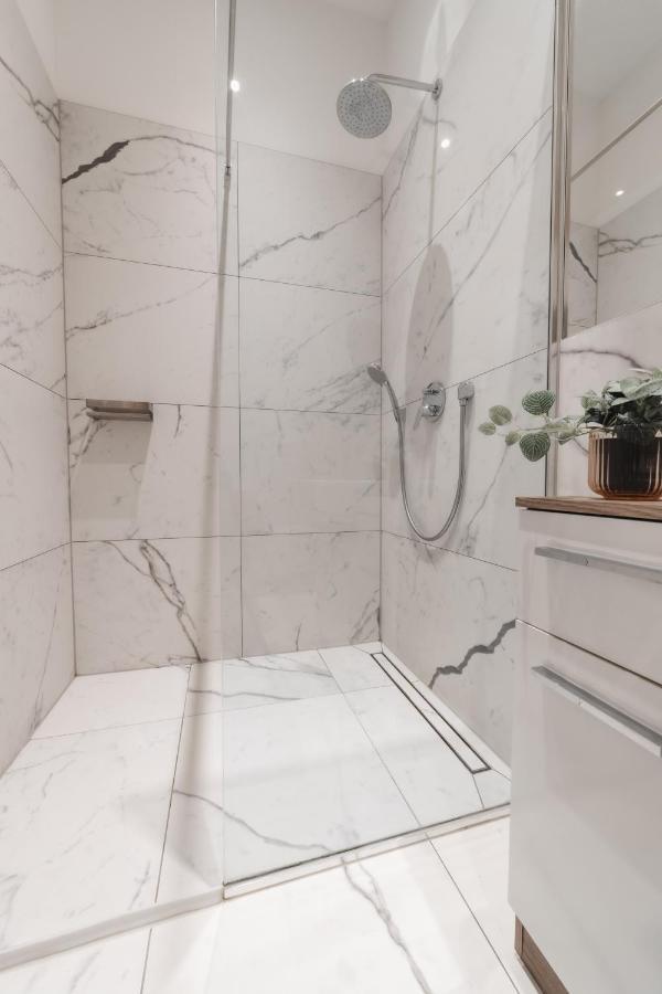 Cozy Apartment, 2 Private Terraces, 8 Min To City Center Wien Exteriör bild