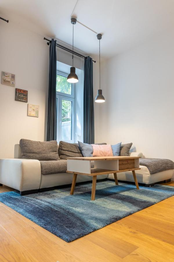 Cozy Apartment, 2 Private Terraces, 8 Min To City Center Wien Exteriör bild
